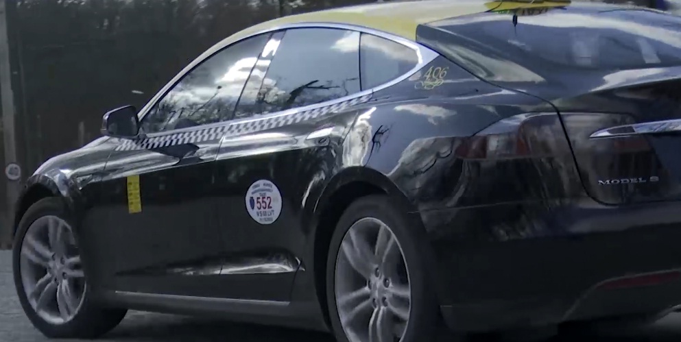 Ardelean inovativ. Practică taximetria cu o Tesla