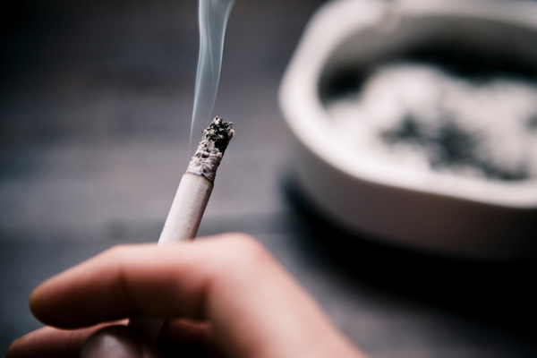 Obiceiul de a fuma al părinților influențează riscul copiilor de a se îmbolnăvi de leucemie