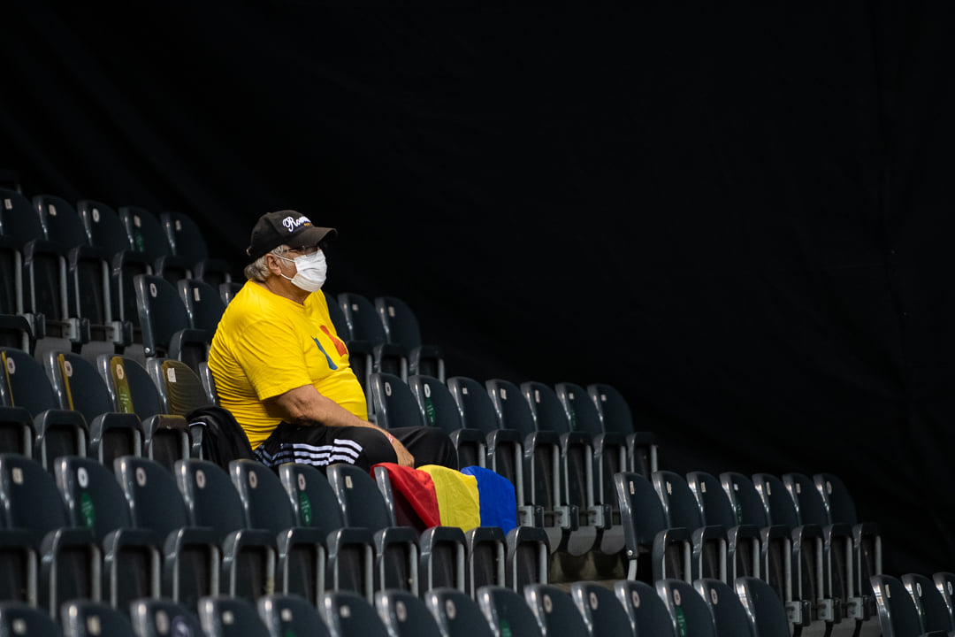 accesul publicului la evenimente sportive este INTERZIS