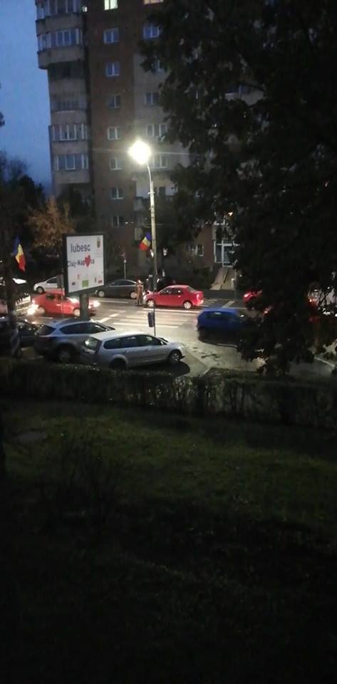 Un bărbat care avea un copil în brațe a fost lovit pe o trecere de pietoni din Cluj