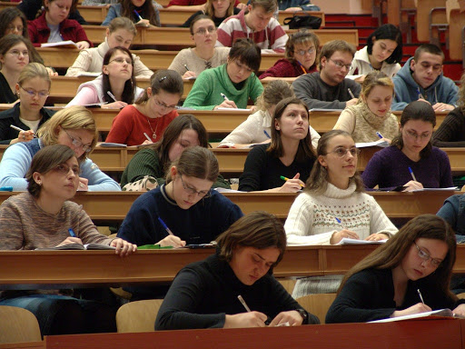 Ce părere au studenții despre organizarea anului universitar în mediul online? „Dacă mă duc mâine în spital să văd un pacient