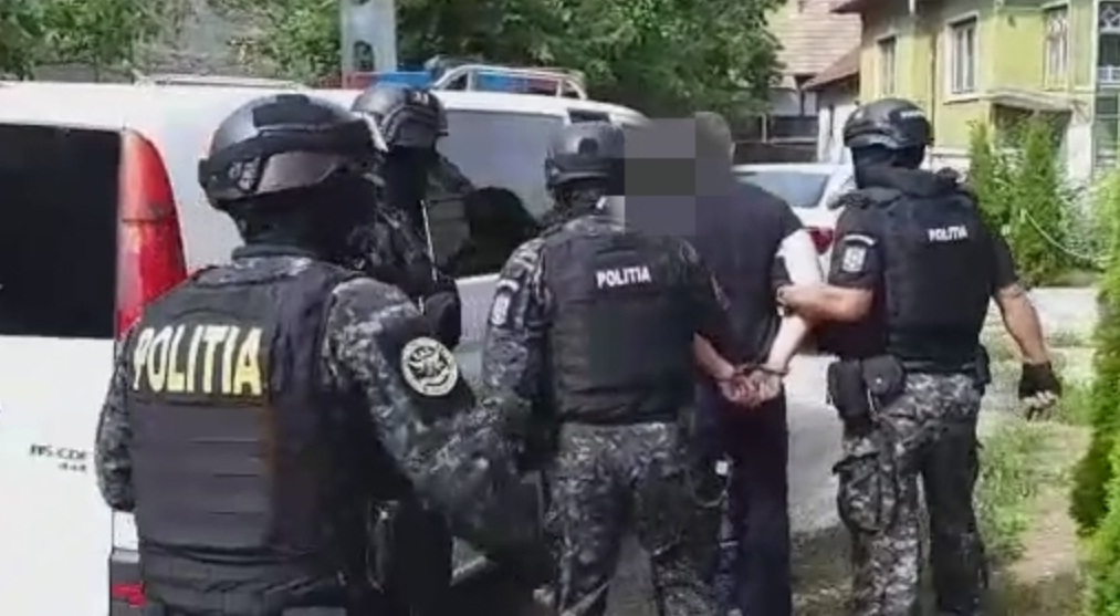 Bărbat urmărit internațional