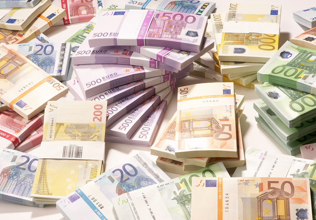 Aproape două săptămâni cu euro la 4