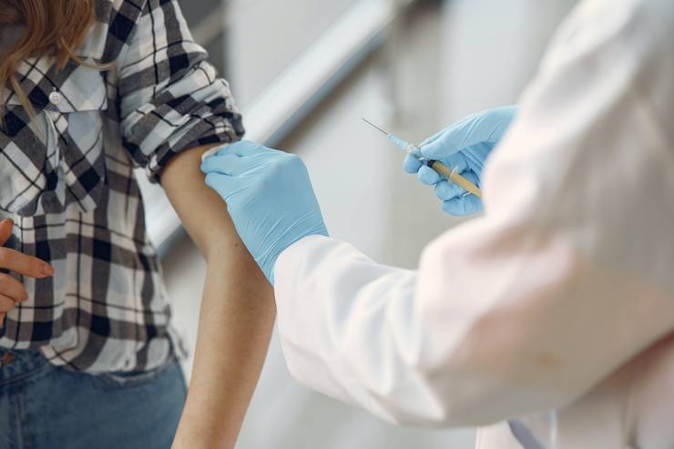 Programări online pentru vaccinarea împotriva COVID-19. Cum te poți programa?
