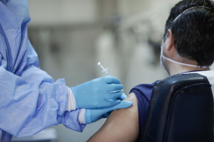 vaccinați împotriva COVID-19. Câți au avut reacții adverse?