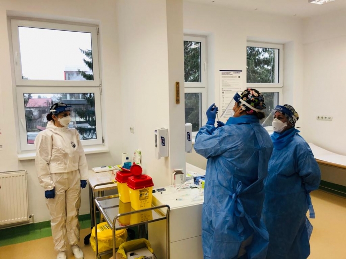 jurnaliștii și alți oameni care lucrează în domenii cheie vor fi reprogramați pentru vaccinare