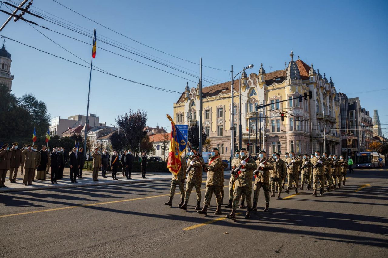organizată în Cluj de Ziua Armatei. Boc: „Haina militară înseamnă sacrificiu” FOTO